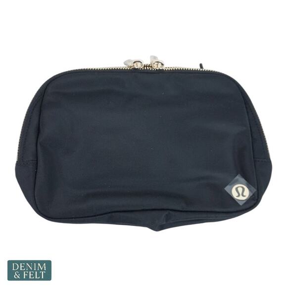 Lululemon Everywhere Belt Bag 1L Black Medal Gold Adjustable Strap NEW/NWT!! - Picture 4 of 8